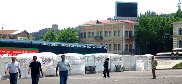 Грузия, Тбилиси, оппозиция на площади Свободы, 15 мая 2009 года. Фото "Кавказского Узла"