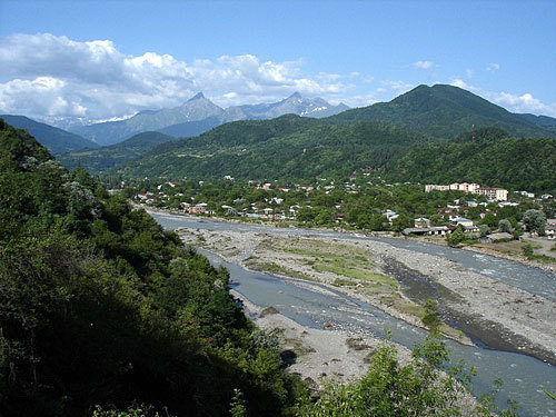 Грузия, Рача, город Они. Фото с сайта www.vokrugmira.com/?29/1624