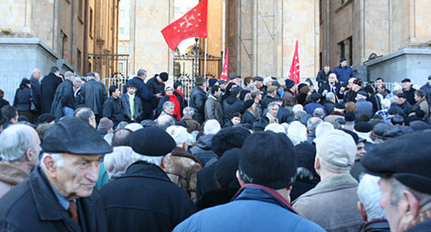 Митинг с требованием принятия нового пенсионного законодательства. Грузия, Тбилиси, 2 февраля 2010. Фото "Кавказского Узла"