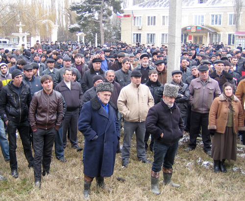 Жители Каякентского района Дагестана на митинге  в селе Новокаякент 4 марта 2011 г. Фото "Кавказского узла".