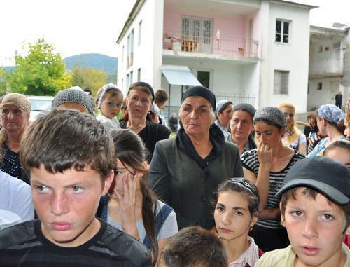 Грузия, Панкисское ущелье, село Дуиси. Участники митинга против задержания Асмат Хангошвили. 19 сентября 2011 г. Фото: ick.ge