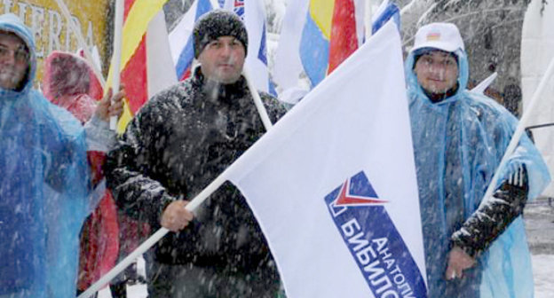 Южная Осетия, 8 ноября 2011 г. Митинг в поддержку кандидата в президенты Анатолия Бибилова на главной площади Цхинвала. Фото: http://080808.su