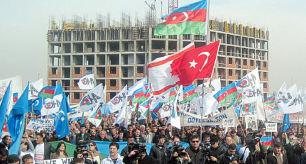 Участники общенационального митинга в Баку 8 апреля 2012 г. Фото Этимада Будагова, ИА "Туран"