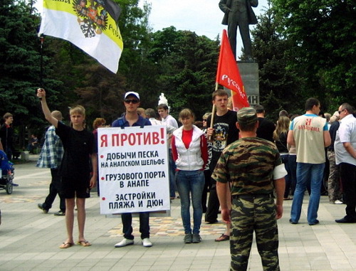 Сбор подписей против добычи песка на шельфе. Анапа, 27 мая 2012 г. Фото Светланы Паньковой, http://ewnc.org