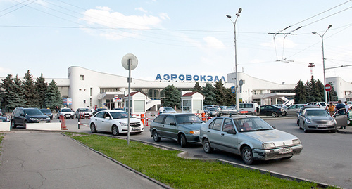 Площадь аэровокзала в Ростове-на-Дону. Фото Олега Пчелова для "Кавказского узла"