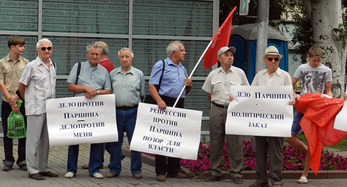 Участники акции в поддержку депутата Госдумы Николая Паршина. Волгоград, 22 июля 2014 года. Фото Татьяны Филимоновой для "Кавказского узла"