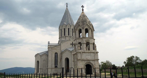 Собор Сурб Аменапркич (Св. Всеспасителя) Казанчецоц в городе Шуши является ключевой достопримечательностью туристического маршрута из Еревана в Степанакерт. Нагорный Карабах. Фото Алвард Григорян