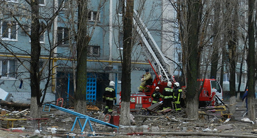 Пожарная машину у дома в Волгограде. Фото Татьяны Филимоновой для "Кавказского узла"