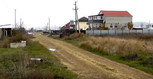 Дорога в поселке Таманский. Кадр из видео "Кавказского узла"