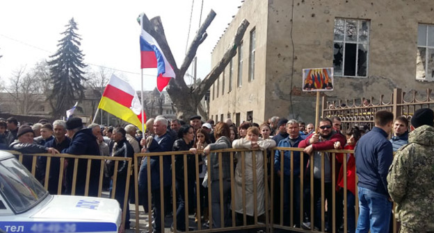 Акция в Цхинвале в поддержку Эдуарда Кокойты. 13 марта 2017 г. Фото Арсена Козаева для "Кавказского узла"