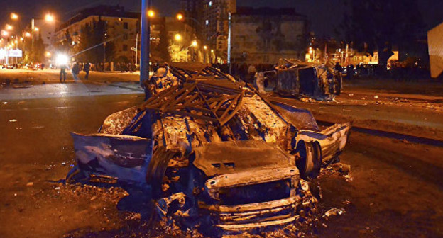 Сожженные автомобили во время беспорядков в Батуми. 12 марта 2017 г. Фото: Seyran Baroyan https://sputnik-georgia.ru