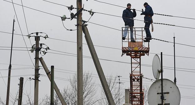 Ремонт линии электропередачи. Фото © Sputnik / Михаил Воскресенский 