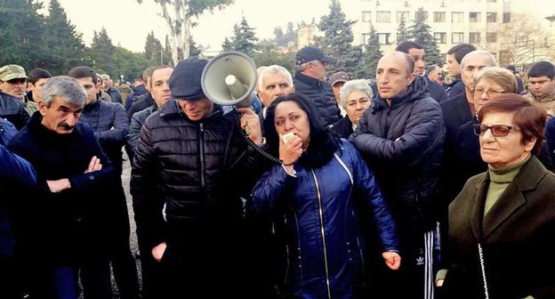 Митинг перед администрацией президента Абхазии. Январь 2018 г. Фото: Anaid Gogoryan (RFE/RL)