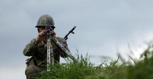 На линии соприкосновения в Нагорном Карабахе. Фото: REUTERS/Staff