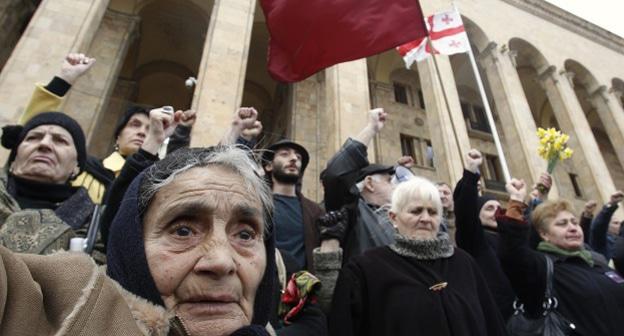 Акция памяти погибших 9 апреля 1989 года в Тбилиси. Фото: REUTERS / David Mdzinarishvili