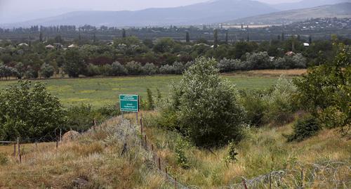 Граница Грузии и Южной Осетии. Фото:  REUTERS / David Mdzinarishvili
