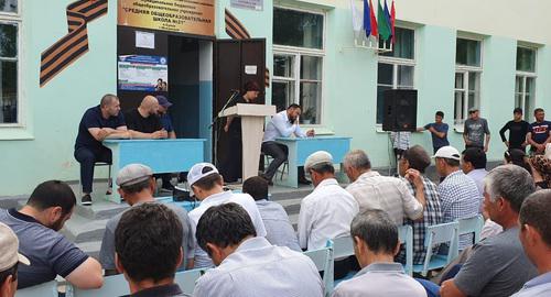 Сход жителей поселка Сулак, 7 июня 2019 года. Фото предоставлено "Кавказскому узлу"  председателем Общественного совета поселка Сулак города Махачкалы Казбеком Байтувгановым.