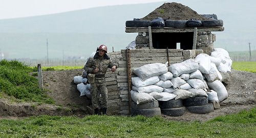 На линии соприкосновения в Нагорном Карабахе. Фото: REUTERS/Staff