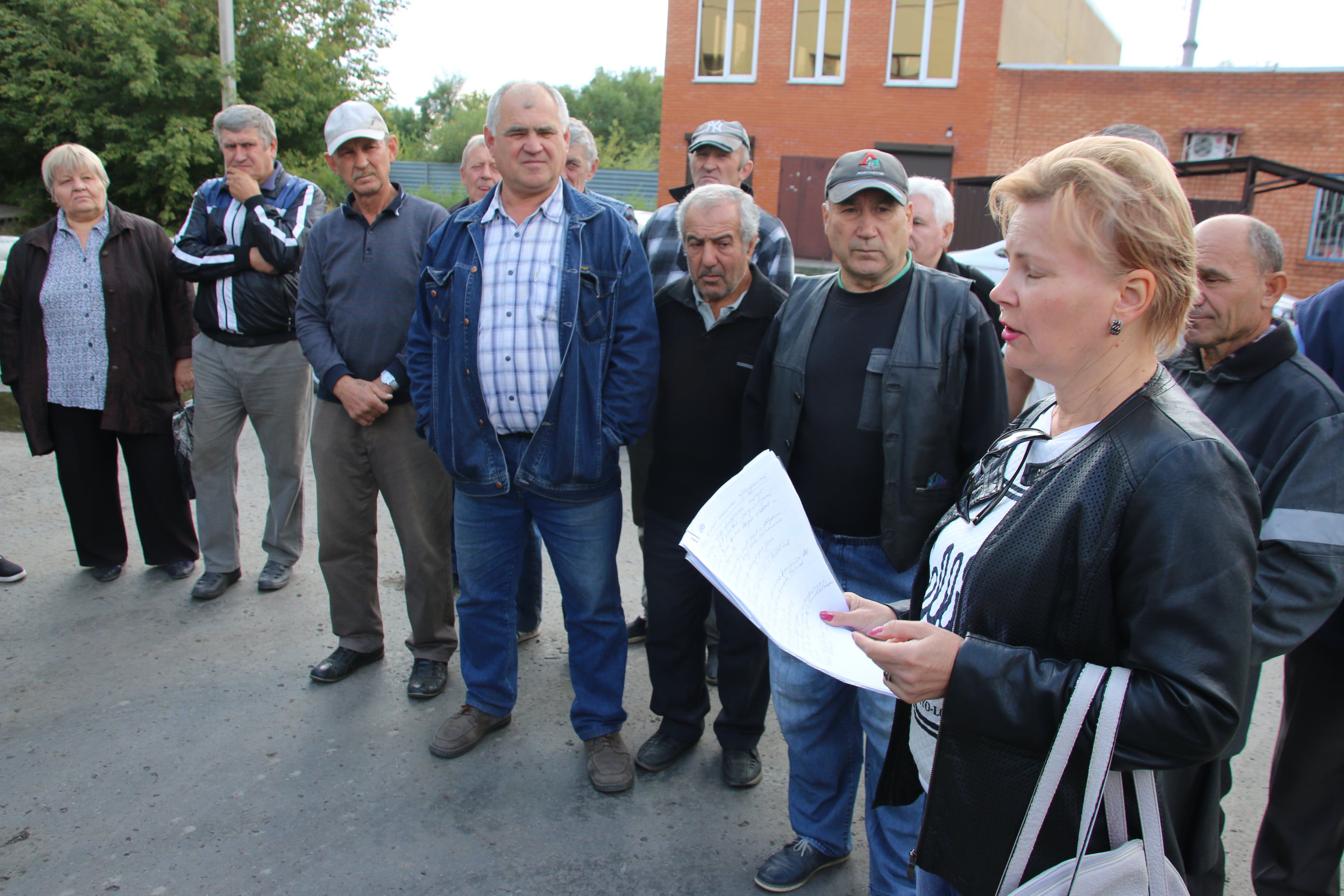 Татьяна Авачёва (на переднем плане) на пикете в Гуково 21 сентября 2019 года. Фото Вячеслава Прудникова для "Кавказского узла"