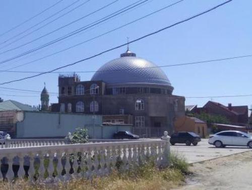 Здание мечети на улице Венгерских бойцов в Махачкале. Фото Патимат Махмудовой для «Кавказского узла»