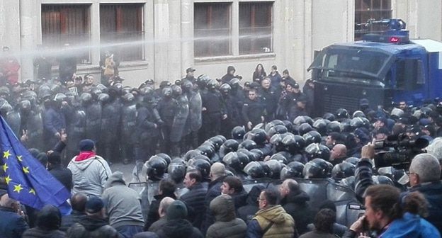 Разгон акции протеста в Тбилиси, 18 ноября 2019 года. Фото Инны Кукуджановой для "Кавказского узла". 