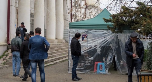 Круглосуточный палаточный протест оппозиционной партии проходит на улице Вазгена Саргсяна в Степанакерте. Нагорный Карабах. 25 марта 2020 год. Фото Алвард Григорян для "Кавказского узла".