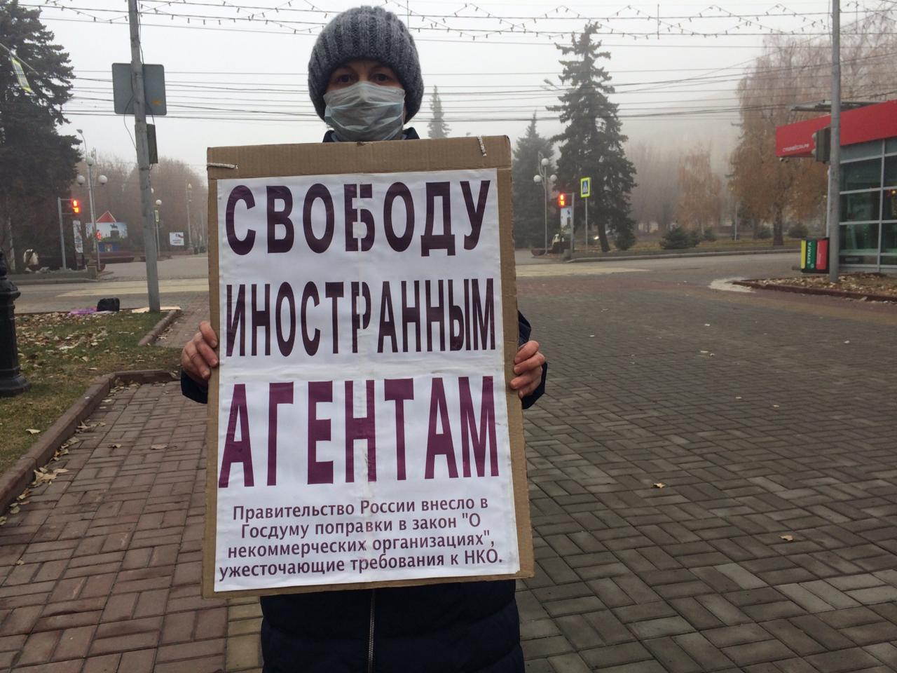 Тамара Гродникова на одиночном пикете в Волгограде 28 ноября 2020 года. Фото Татьяны Филимоновой для "Кавказского узла"