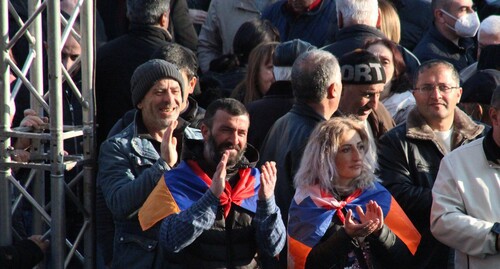 Противники Никола Пашиняна на митинге в Ереване. Фото Тиграна Петросяна для "Кавказского узла".