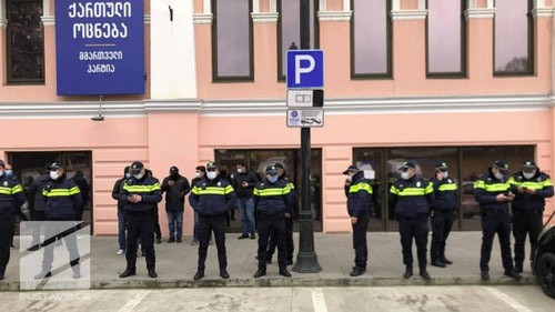 На месте проведения акции протеста в Тбилиси. Скриншот изображения на сайте https://www.rustavi2.ge/ka/news/194219