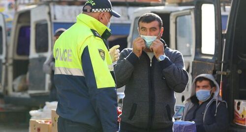 Проверка документов у водителя транспорта. Фото: https://www.facebook.com/policeofgeorgia/photos/1702608756560828