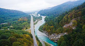 Транскам. Фото Александр Божков https://ru.wikipedia.org/wiki/Транскавказская_автомагистраль