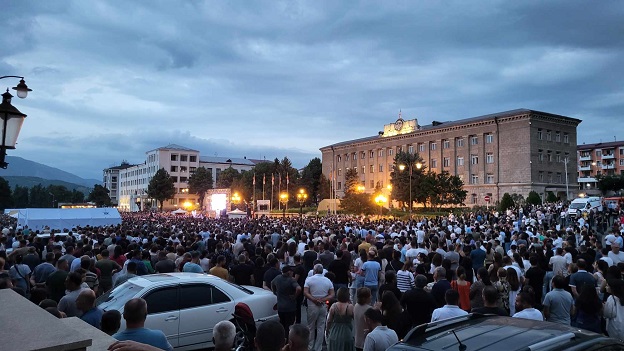 Участники митинга в Степанакерте, 25 июля 2023 года. Фото Алвард Григорян для "Кавказского узла".