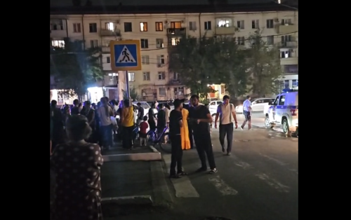 Протесты на проспекте Гамидова. Стоп-кадр видео Telegram-канала "Черновик" от 16.08.23, https://t.me/chernovik/57926