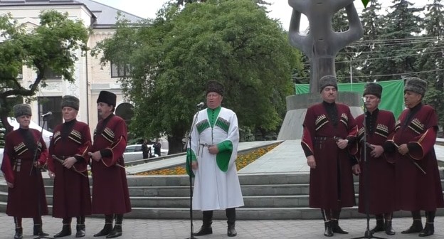 Мероприятия памяти жертв Кавказской войны в Нальчике. Стоп-кадр видео "Кавказского узла", https://www.youtube.com/watch?v=_fLlxu9MqB