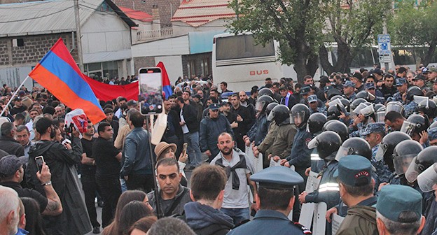 Участники акции протеста. Ереван, май 2024 г. Фото Тиграна Петросяна для "Кавказского узла"