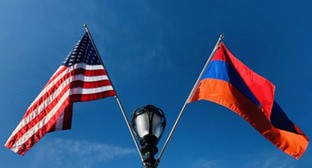 Флаги Армении и США. Фото: www.aysor.am https://www.aysor.am/ru/news/2023/09/06/военные-учения/2145639
