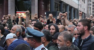 Участники акции протеста. Ереван, май 2024 г. Фото Тиграна Петросяна для "Кавказского узла".