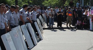 Сотрудники полиции во время акции протеста. Ереван, июнь 2024 г. Фото Тиграна Петросяна для "Кавказского узла"