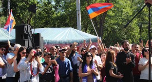 Участники акции протеста. Ереван, июнь 2024 г. Фото Тиграна Петросяна для "Кавказского узла"