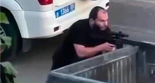 Осман Омаров во время перестрелки. 23 июня 2024 г. Скриншот видео Телеграм-канала Baza