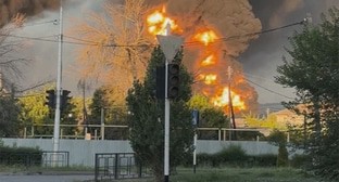 Пожар на нефтебазе в Калаче-на-Дону после атаки беспилотников. Фото: Телеграм-канал от 9 июля 2024 года. "Подслушано. Калач"