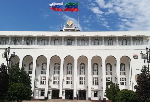 Народное собрание Дагестана. 
Фото https://yandex.ru/maps/org/narodnoye_sobraniye_respubliki_dagestan/1015270333/