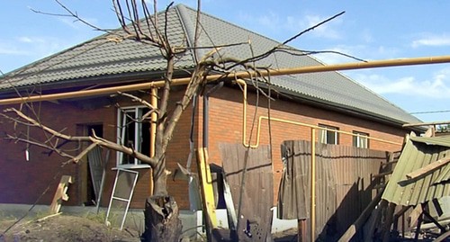 Жилой дом поврежден после атаки дронов, стоп-кадр видео https://rutube.ru/video/7821adadf9d82b104602360f726b8123/