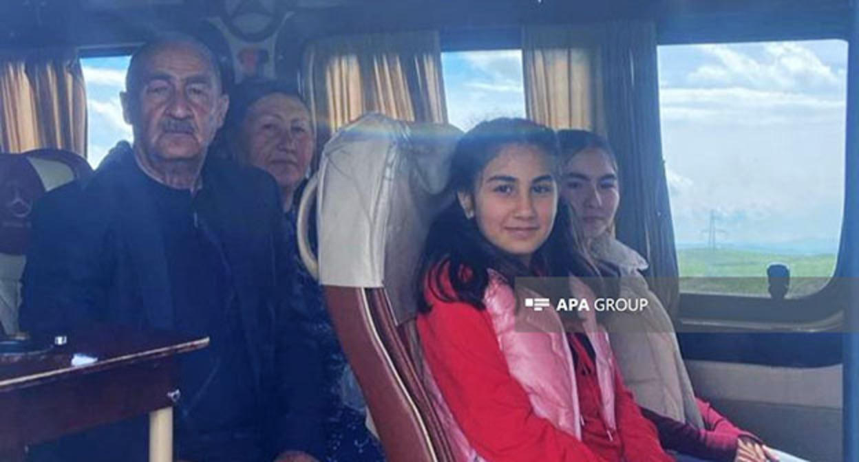 Люди, вернувшиеся в Ходжавенд. 31 марта 2026 года. Фото: APA https://ru.apa.az/social/v-gorod-xodzavend-pribyla-ocerednaya-gruppa-pereselencev-foto-obnovleno-643512 Люди, вернувшиеся в Ходжавенд. 31 марта 2026 года. Фото: APA https://ru.apa.az/social/v-gorod-xodzavend-pribyla-ocerednaya-gruppa-pereselencev-foto-obnovleno-643512