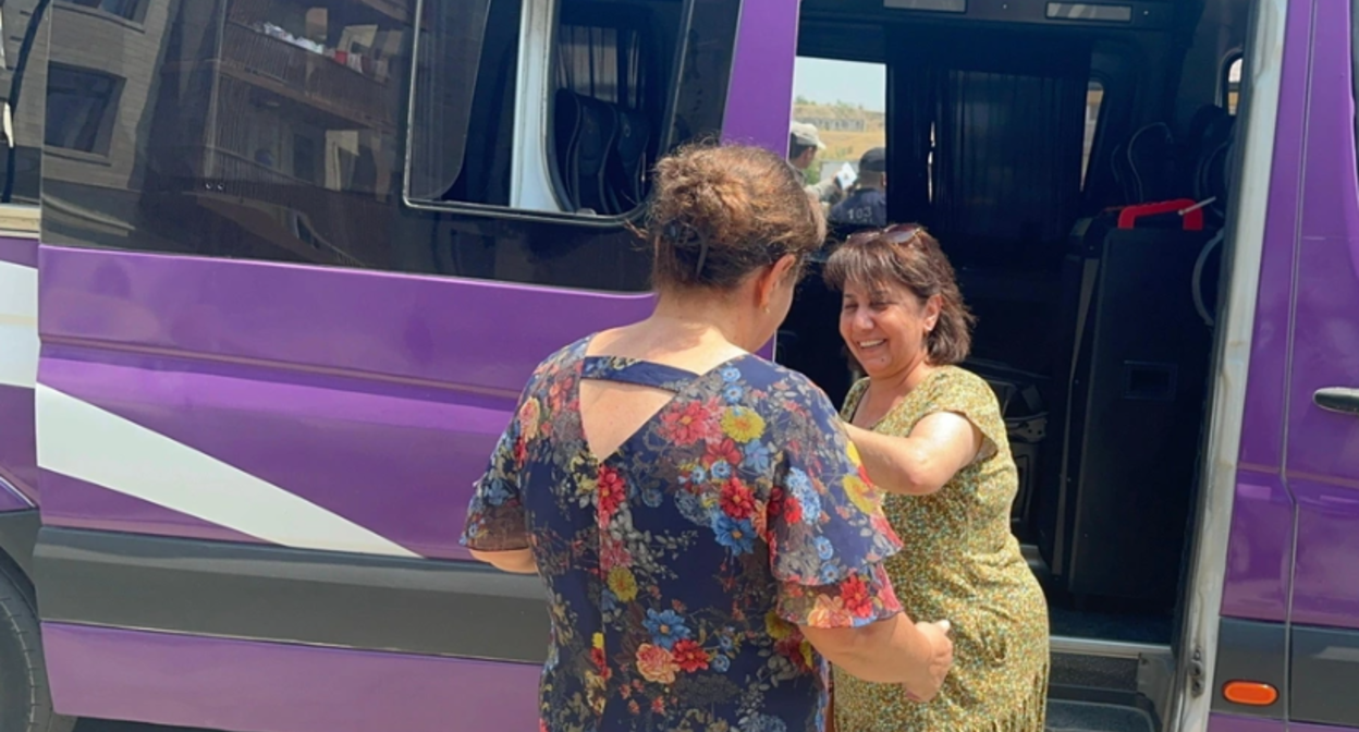 Переселенцы прибыли в Джебраил. Скриншот фото Report от 30.07.25, https://report.az/ru/vnutrennyaya-politika/ocherednaya-gruppa-pereselencev-otpravlena-v-gorod-dzhebrail3#gallery_b104f21702ead64b8a34031b04e7d7f6-33. Переселенцы прибыли в Джебраил. Скриншот фото Report от 30.07.25, https://report.az/ru/vnutrennyaya-politika/ocherednaya-gruppa-pereselencev-otpravlena-v-gorod-dzhebrail3#gallery_b104f21702ead64b8a34031b04e7d7f6-33.