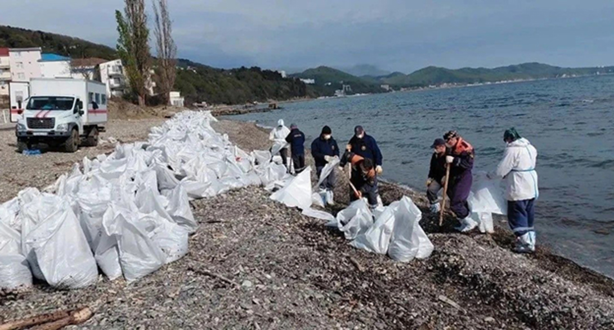 Уборка на пляже в Туапсе. 30 апреля 2026 г. Фото: https://t.me/opershtab23/15862 Уборка на пляже в Туапсе. 30 апреля 2026 г. Фото: https://t.me/opershtab23/15862