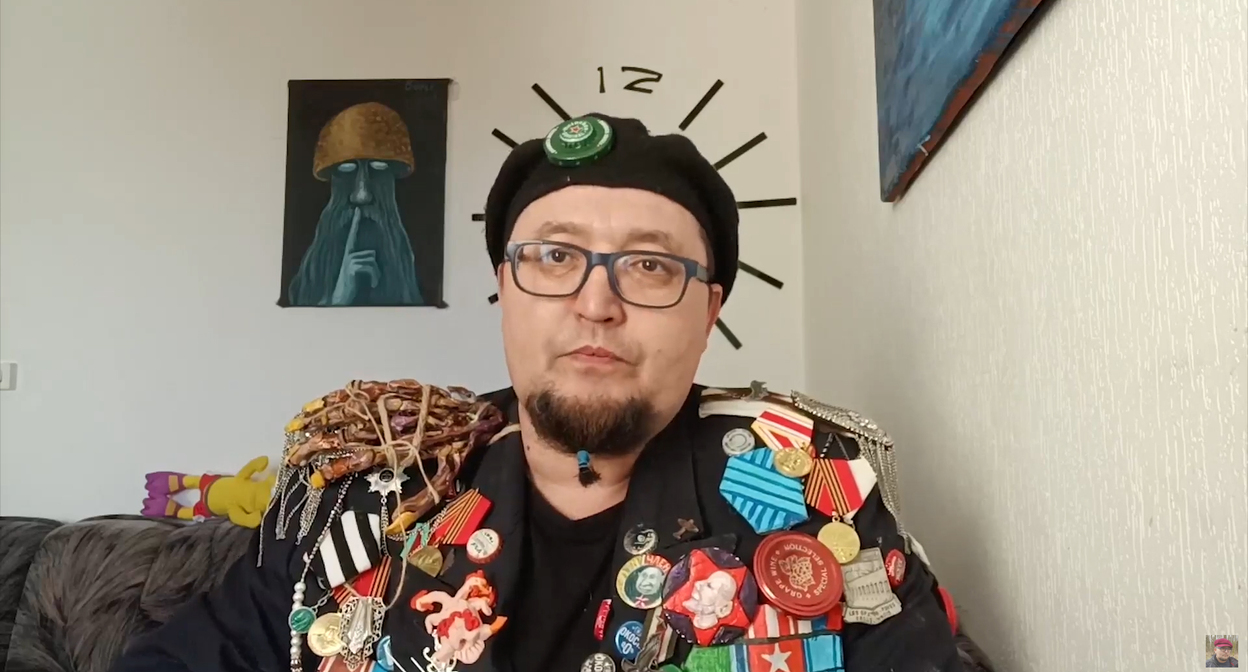 Роберт Кузовков (Семен Скрепецкий). Кадр из видео https://www.youtube.com/watch?v=D880rSRjRvw (деятельность компании Meta (владеет Facebook, Instagram и WhatsApp) запрещена в России) Роберт Кузовков (Семен Скрепецкий). Кадр из видео https://www.youtube.com/watch?v=D880rSRjRvw (деятельность компании Meta (владеет Facebook, Instagram и WhatsApp) запрещена в России)