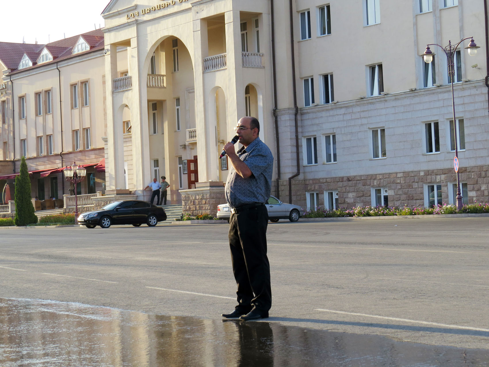 Ведущий мероприятия Амбарцум Арзанян.